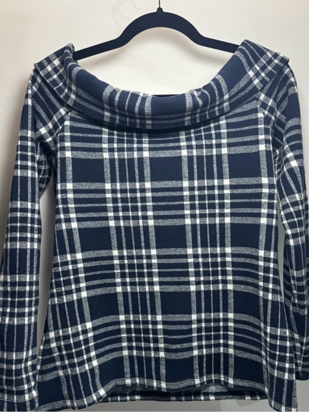 Banana Republic L Navy & White Off-the Shoulder soft woven excellent condition